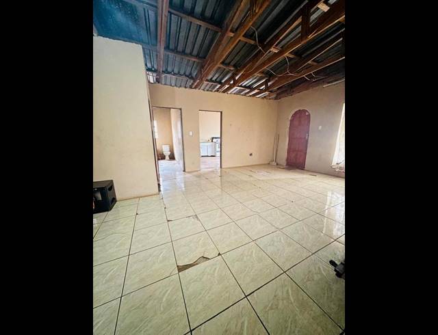 3 BEDROOM HOUSE FOR SALE IN SIMUNYE